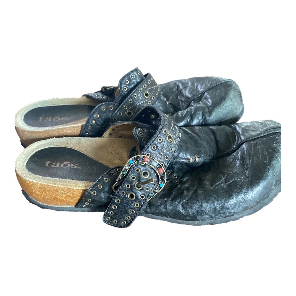 Taos Women's Black Leather Buckle Clogs